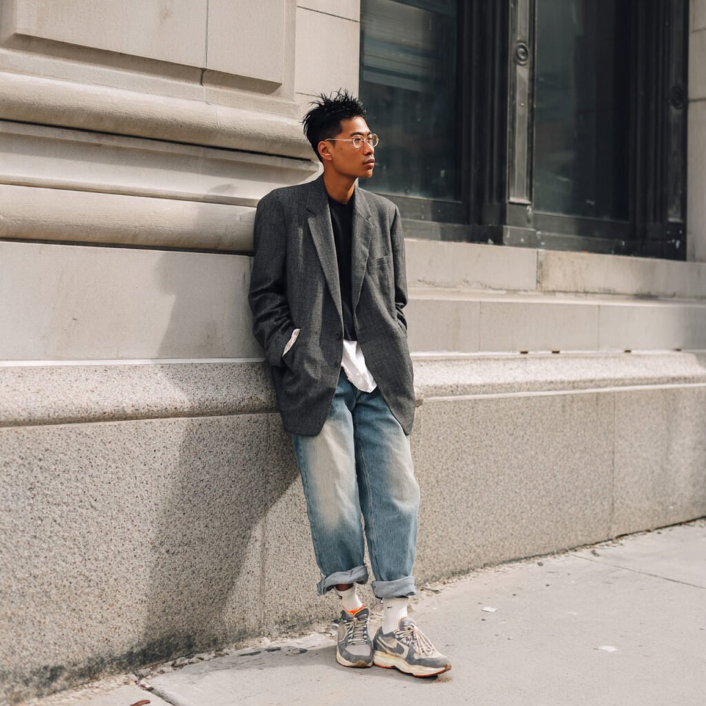 oversized blazer straight jeans sneakers