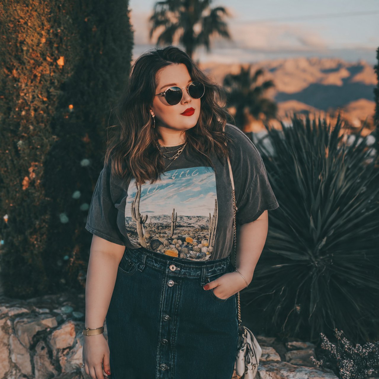 graphic tee with dark denim midi skirtwestern outf