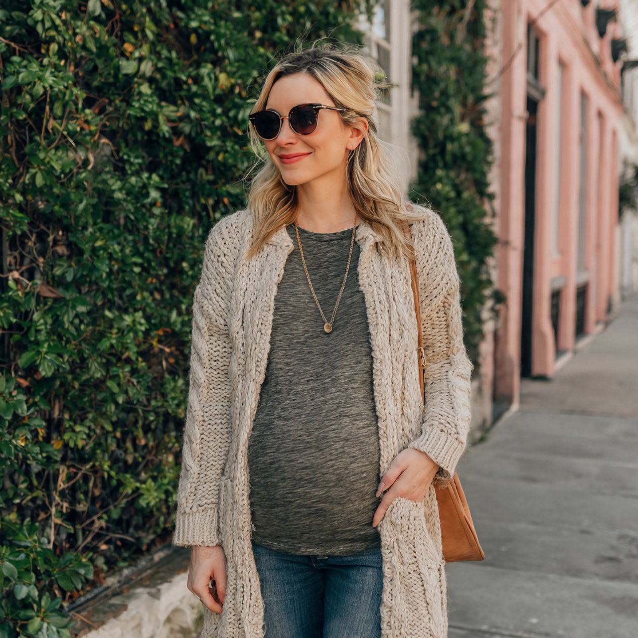 Pregnancy Outfits Winter: 16 Stylish and Practical Looks for Cold-Weather Comfort 4 maternity jeans with thermal top and chunky cardig