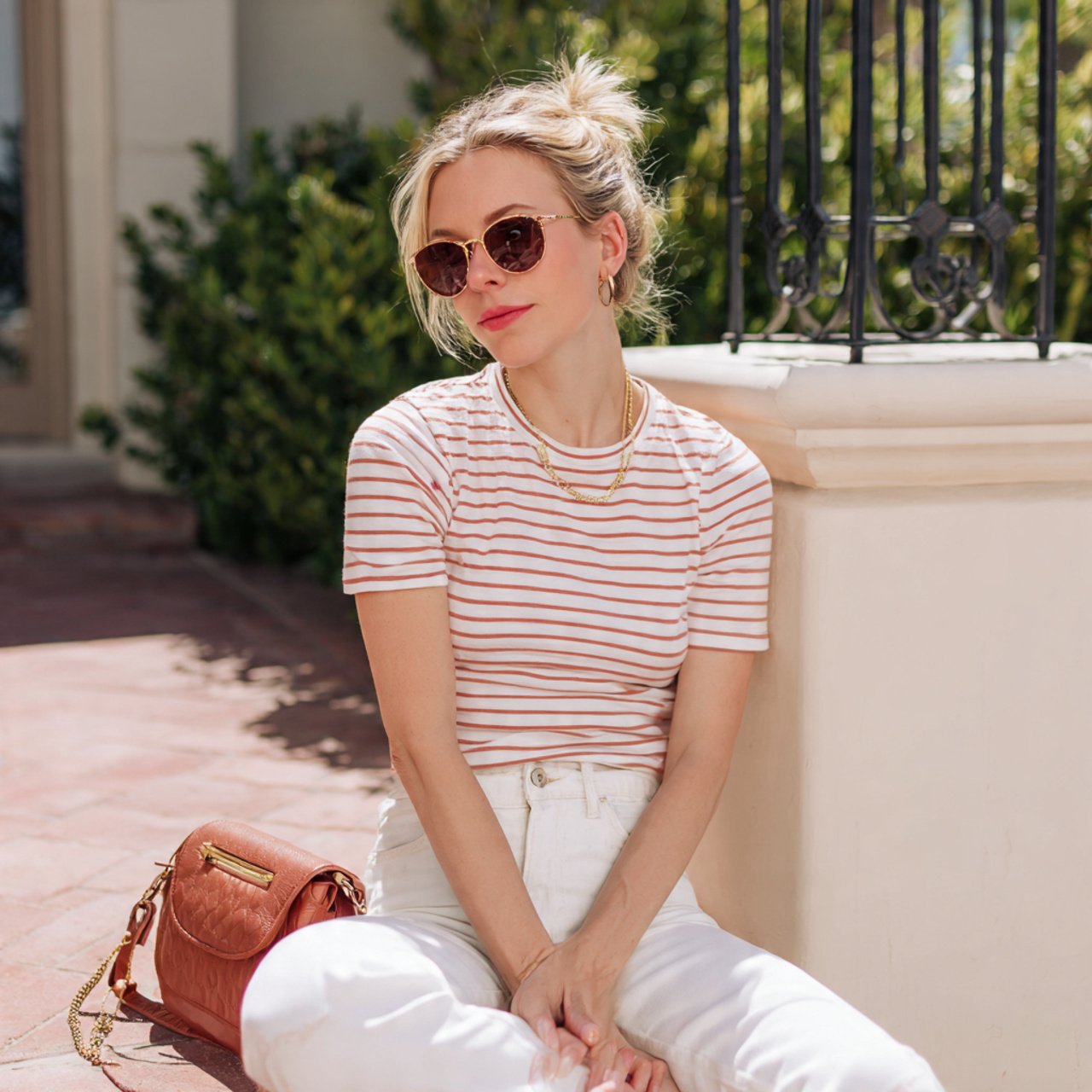 striped tee with white jeanscomfy spring outfits w