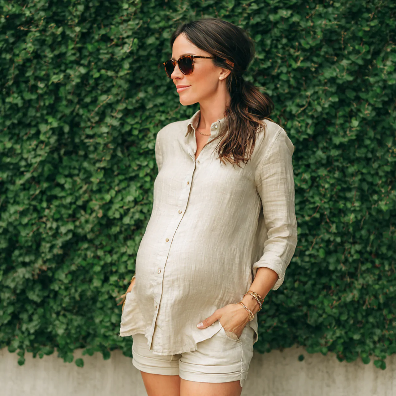 Casual Pregnancy Outfits: 16 Stylish and Comfortable Looks for Everyday Wear 7 relaxed linen shirt with stretch shortscasual preg